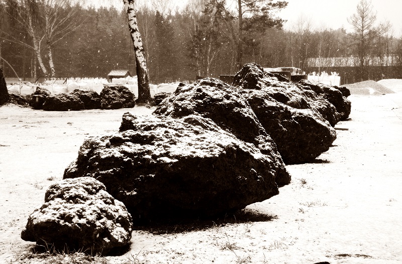 Kamienie (bryły) lawy wulkanicznej